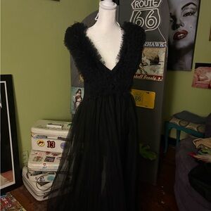 Chic Black Maxi Dress with Tulle Skirt